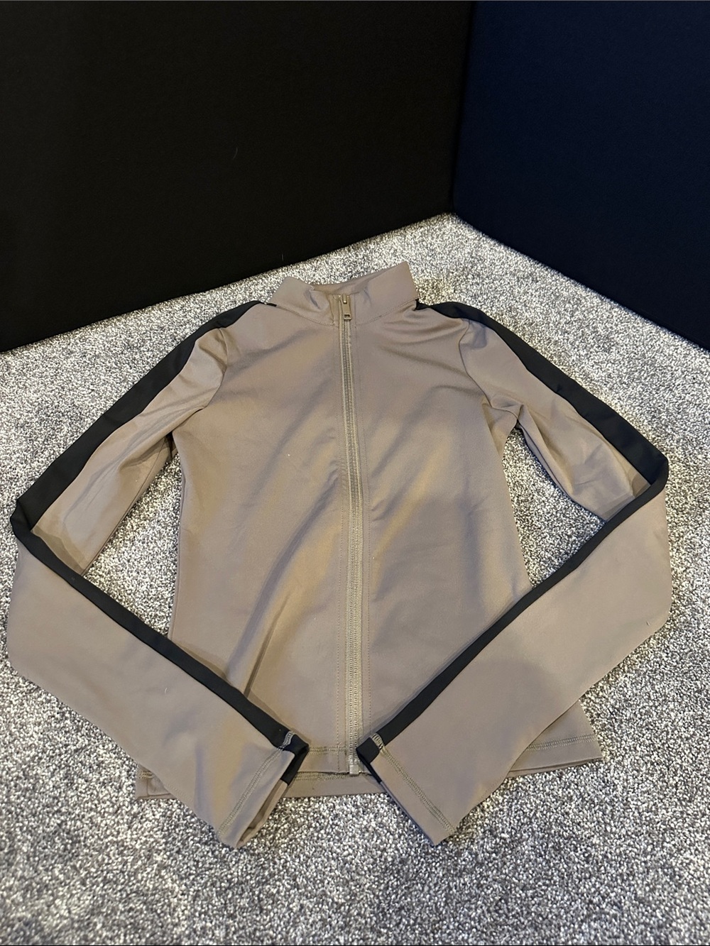 FORM two-tone fitted jacket in the shade Walnut